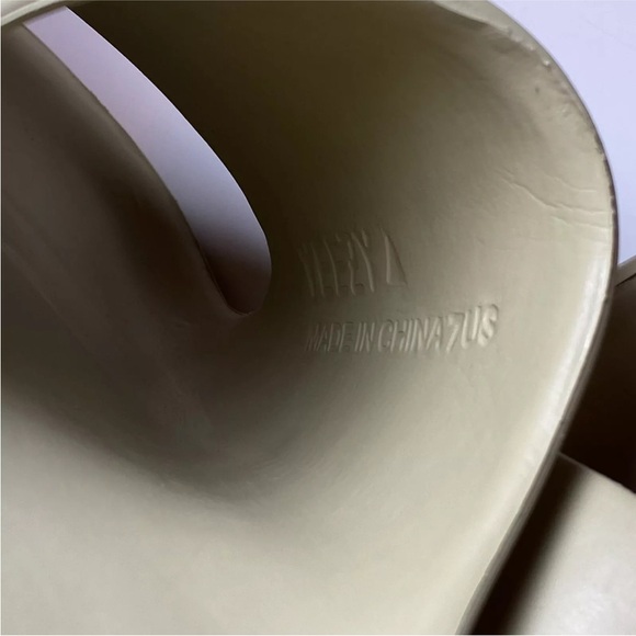 Adidas Yeezy Slides Resin Size 7 M Excellent Condition - Picture 11 of 14